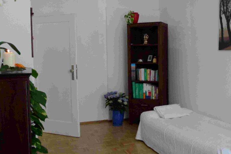 DIE HYPNOSEPRAXIS Frankfurt Behandlungsliege